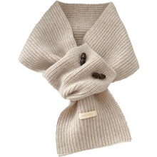 Cachecol feminino de inverno em pura lã com botões de madeira.