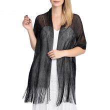 Xale de noiva elegante, ultraleve, em cor pura, com detalhes em franjas, ideal para ocasiões formais.