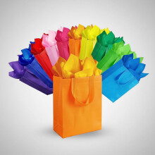 30-pack mellanstora non-woven presentpåsar med silkespapper