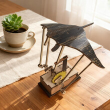 Sculptură Kinetic Manta Ray, automat din lemn, 24 cm