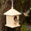 Mangeoire suspendue en bois – Style chalet rustique 5