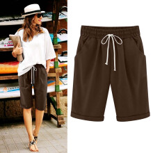Shorts femininos casuais de verão, na altura do joelho, com cintura elástica e cordão, em algodão e linho, tamanhos grandes com bolsos, cor café.