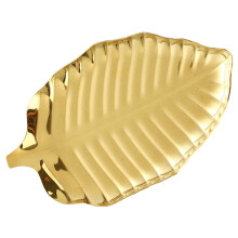 Plateau décoratif élégant en acier inoxydable en forme de feuille dorée, idéal pour les en-cas et les bijoux.