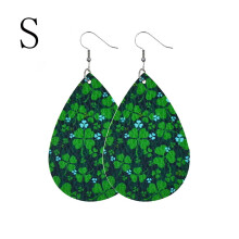 Groene oorbellen in druppelvorm voor St. Patrick's Day, perfect voor dames. Een eenvoudig cadeau-idee voor de feestdagen en een modieus sieraad voor