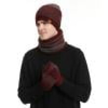 Conjunto masculino de inverno com gorro de lã, cachecol e luvas na cor vinho.