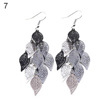 Kleurrijke oorbellen met meerdere lagen, holle bladeren, elegante haakjes, decoratieve sieraden, legering, roze