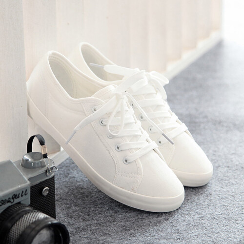 Baskets basses blanches en cuir synthétique pour femmes 1