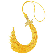 Pompon jaune de remise de diplôme 2025 : Décoration de chapeau avec breloque dorée indiquant la date – Accessoires de cérémonie pour les