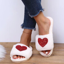 Pantoufles d'intérieur chaudes et confortables pour femmes, à bout rond et semelle souple, idéales pour l'hiver.