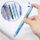 Ανασυρόμενο στυλό: Κύλινδρος μελανιού 0,38 mm σε μπλε και μαύρο χρώμα, περιλαμβάνει 5 3