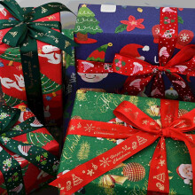 Weihnachtspapier – Grünes, festliches Design, 5 m x 50 cm