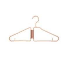 Cintre pliable à moins de 5 $ ! Cintres gain de place, de voyage et de rangement Xqxayjr – Compatibles avec les portants standards