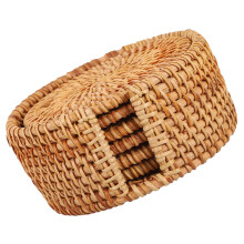 Conjunto de 4 porta-copos de rattan resistentes ao calor e antiderrapantes.