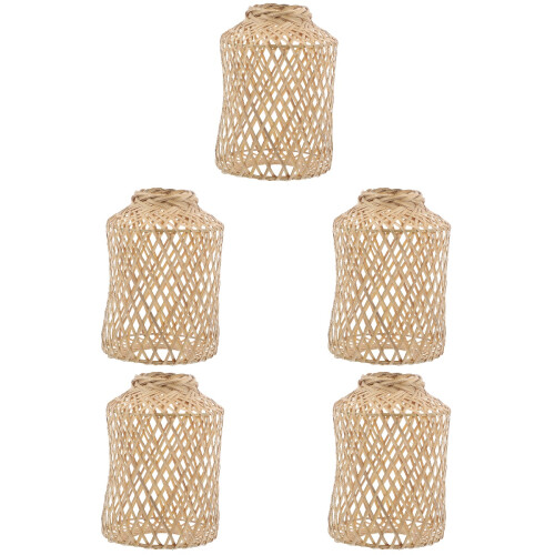 Conjunto de 5 luminárias de teto com cúpula de bambu, estilo rústico e prático.
