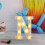LED-Leuchtbuchstaben – Rosa Glitzer-Alphabet 5