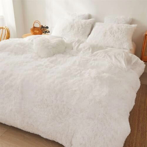 Σετ διπλών παπλωμάτων Fluffy White – 2 τεμάχια (1 κάλυμμα από ψεύτικη γούνα + 1 χνουδωτή 2