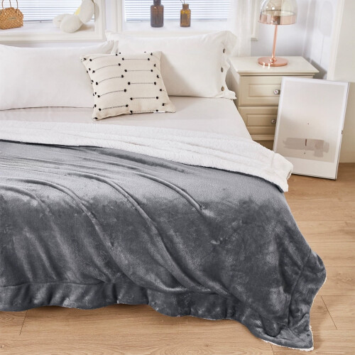 Lamb Wool Throw Blanket 100x150cm Ultra-Soft Lightweight 1