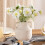 Vaso de cerâmica off-white de 8 polegadas com alças. 4