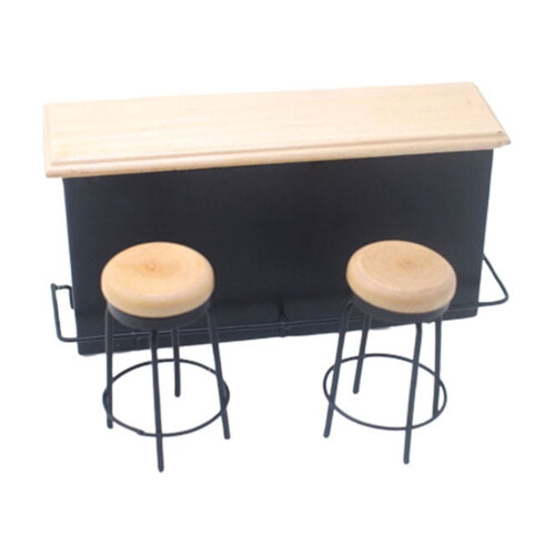 Conjunto de mini bar de madeira com mesa e 2 cadeiras. 2