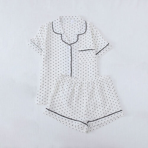 Dame sommerpyjamassæt med print, korte ærmer og knapper 1