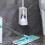 Scopino per WC con setole dure, manico lungo e design compatto. 5