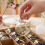 Champagnerfarbene, schwarze und goldene Weihnachtskugeln, 16er-Packung 4