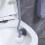 Set composto da scopino per WC con setole dure e supporto a parete. 4