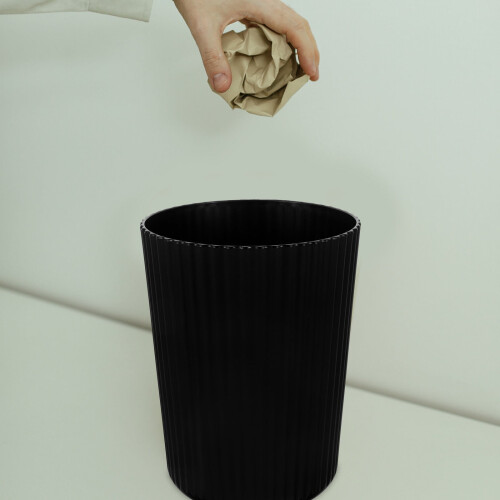 Plastic Black Trash Container with Sturdy Design for Bedroom Kitchen Bathroom 2