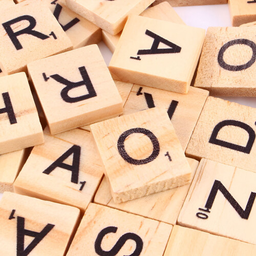 100 τεμάχια πλακάκια Scrabble Γράμματα Αλφάβητο Ξύλινα κομμάτια Αριθμοί Μενταγιόν 2