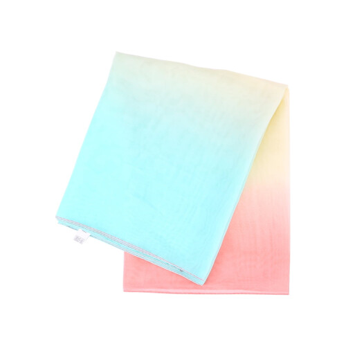 Lenço feminino com estampa degradê em tons versáteis de azul-celeste e rosa. 2