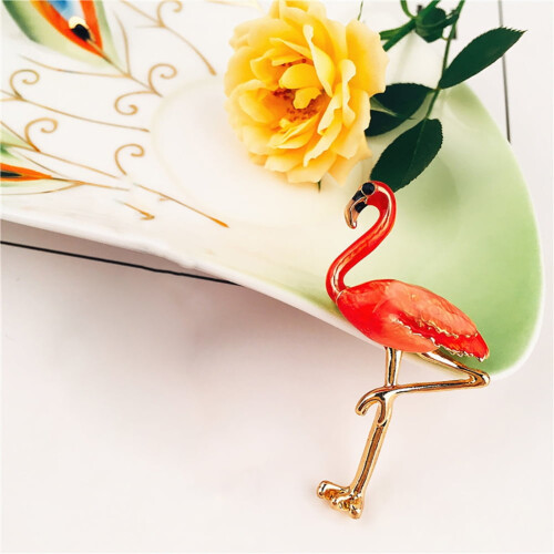 Rode emaille flamingo broche voor dames 1
