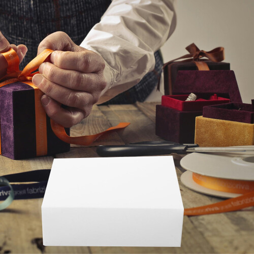 White Paper Gift Box 11.5 x 9.5 x 3.8 cm 1