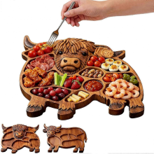 Tabla de embutidos de madera de vaca de las Tierras Altas, bandeja rústica de servicio con forma de vaca de granja con compartimentos,