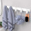 Perchero de pared blanco en forma de T con 5 ganchos 2