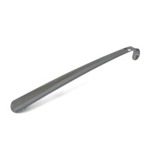 Metallinen kenkälusikka, jossa 50 cm kahva ja ripustusreikä