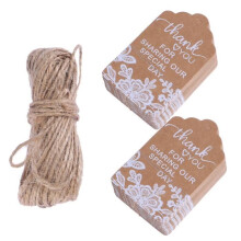 Confezione da 100 etichette da appendere in carta kraft, con motivo floreale bianco, utili per confezionare i vostri banchetti.