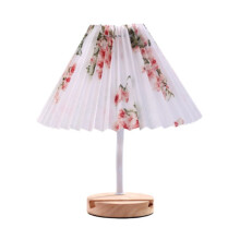 Sovlampa i Tre Färger USB Vintage Plisserat Tyg Bordslampor Träfot Bordslampa med Konsolspår
