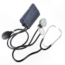 Misuratore di pressione sanguigna manuale con stetoscopio e bracciale standard per il monitoraggio domiciliare della salute.