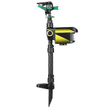 Op zonne-energie werkende, dierwerende sproeier met bewegingssensor voor de tuin.