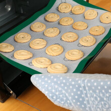 Silikoninen leivinmatto tarttumattomalla leivinpellillä, macaron-keksileivinpelti, uudelleenkäytettävä leivinmatto