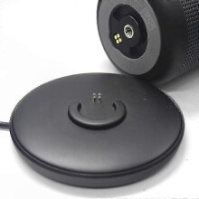 Base de carregamento Bluetooth para alto-falantes portáteis com tecnologia Revolve.