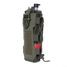 Porta-equipamentos de camping em nylon, acessório essencial de hidratação na cor verde para aventuras ao ar livre, design durável e leve.
