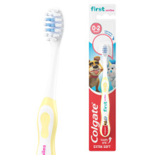 Colgate Kids Toothbrush 0-2 Years - Baby Toothbrush - Extra Soft bristles - Gent