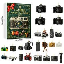 (Style J)Adventskalender Weihnachten mit 24 Acryl Cartoon Deko Artikeln für Anime Fans