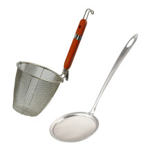 Wooden Handle Kitchen Ware Dumplings Noodles Mesh Strainer with Kitchen Mesh Hanging Oil Filter Net Strainer Scoop