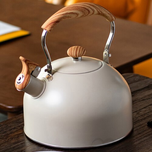 Kettle Creamy White with Wood Handle 2