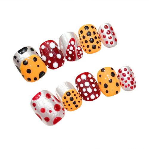 (S) Ladybug Print Fake Nails - Short & Natural DIY 1
