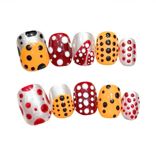 (XS) Ladybug Print Fake Nails - Short & Durable 2
