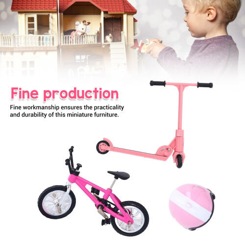 Set di biciclette e scooter in miniatura con casco - Rosa 2