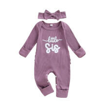 (Newborn, Purple) Neugeborenen-Mädchen Herbst-Strampler mit Buchstaben, langen Ärmeln, Rundhalsausschnitt und Haarband mit Schleife.